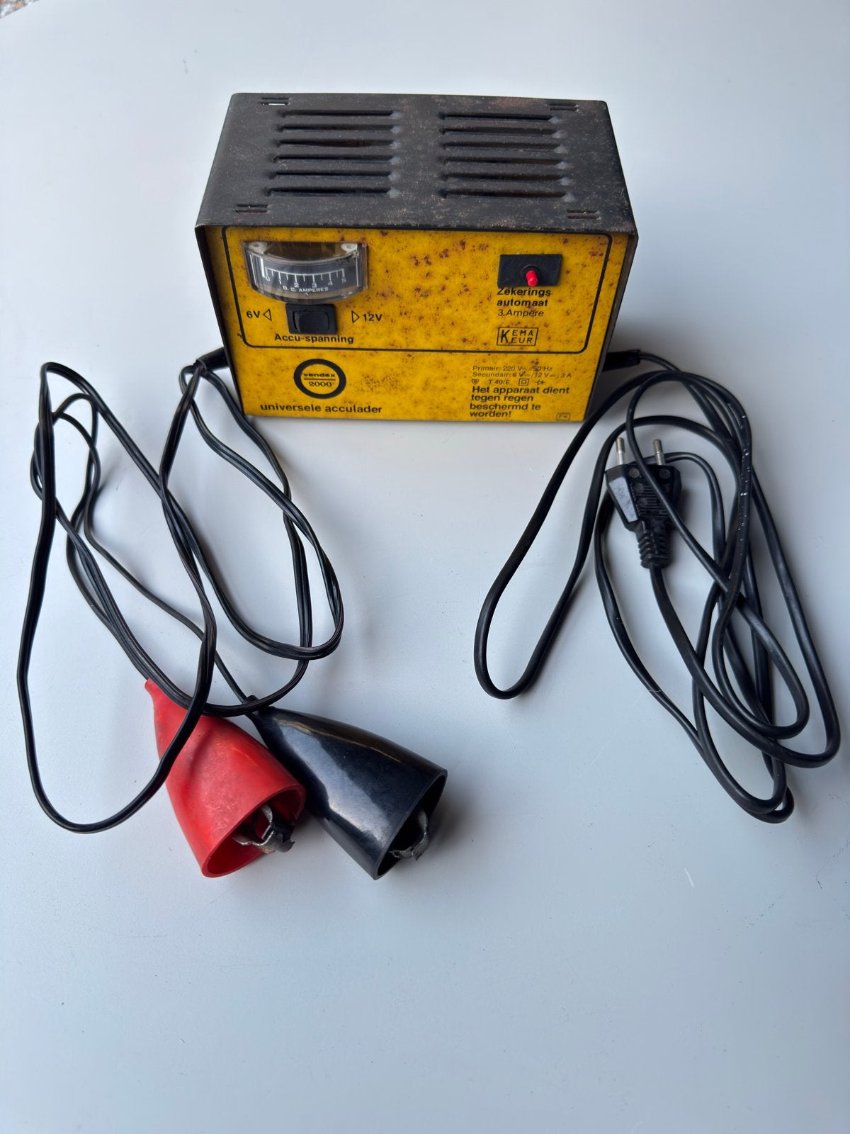 VENDEX 2000 Universele Acculader 6V/12V - Ouder model, Ophalen of Verzenden, Gebruikt, Universele onderdelen