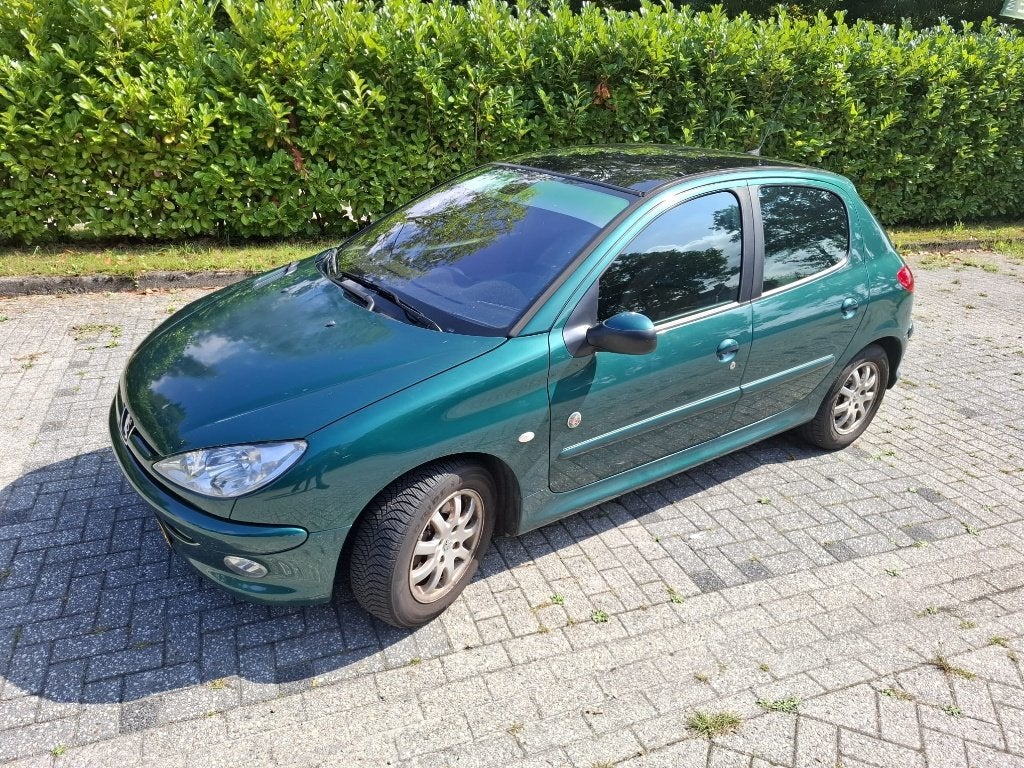 Peugeot 206 Roland garros AUT Nieuwe APK 21-08-2027, Auto's, 40 €/maand, 4 cilinders, 1039 kg, Bruin