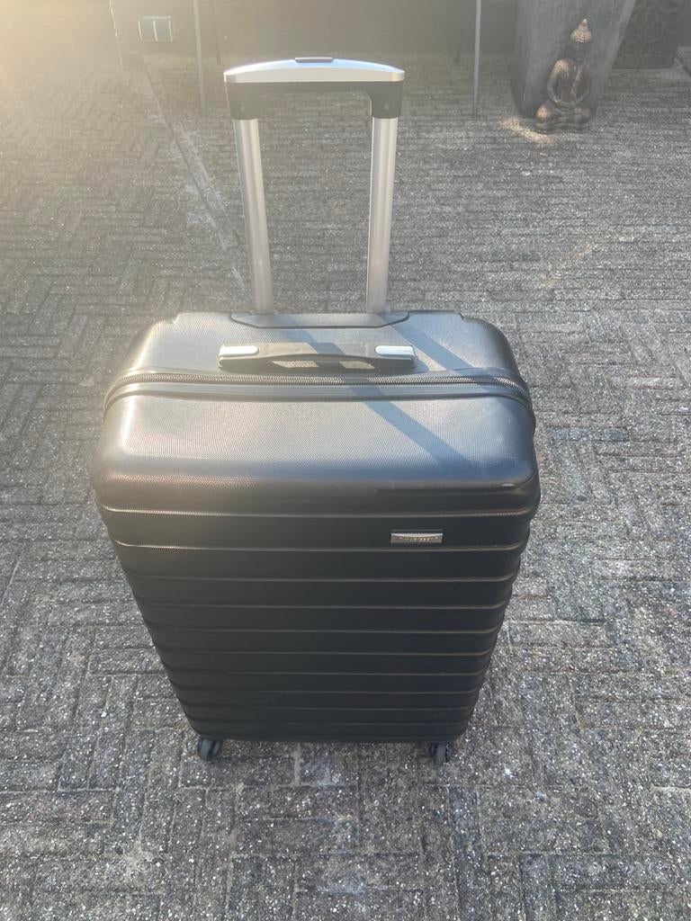 Grote zwarte koffer met 2 kleine foutjes, Sieraden, Tassen en Uiterlijk, Koffers, Ophalen, Hard kunststof, 45 tot 55 cm, Slot