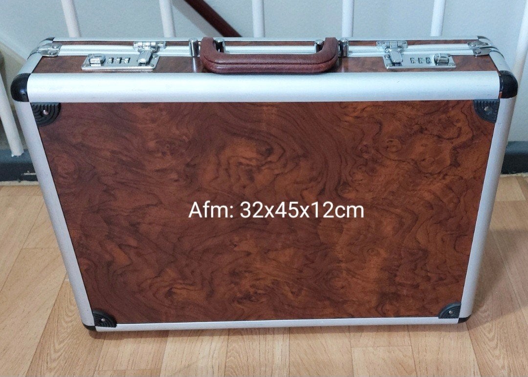Leuke koffers met code cijfers Afm:
32x45x12cm voor €25, Ophalen of Verzenden, Zo goed als nieuw