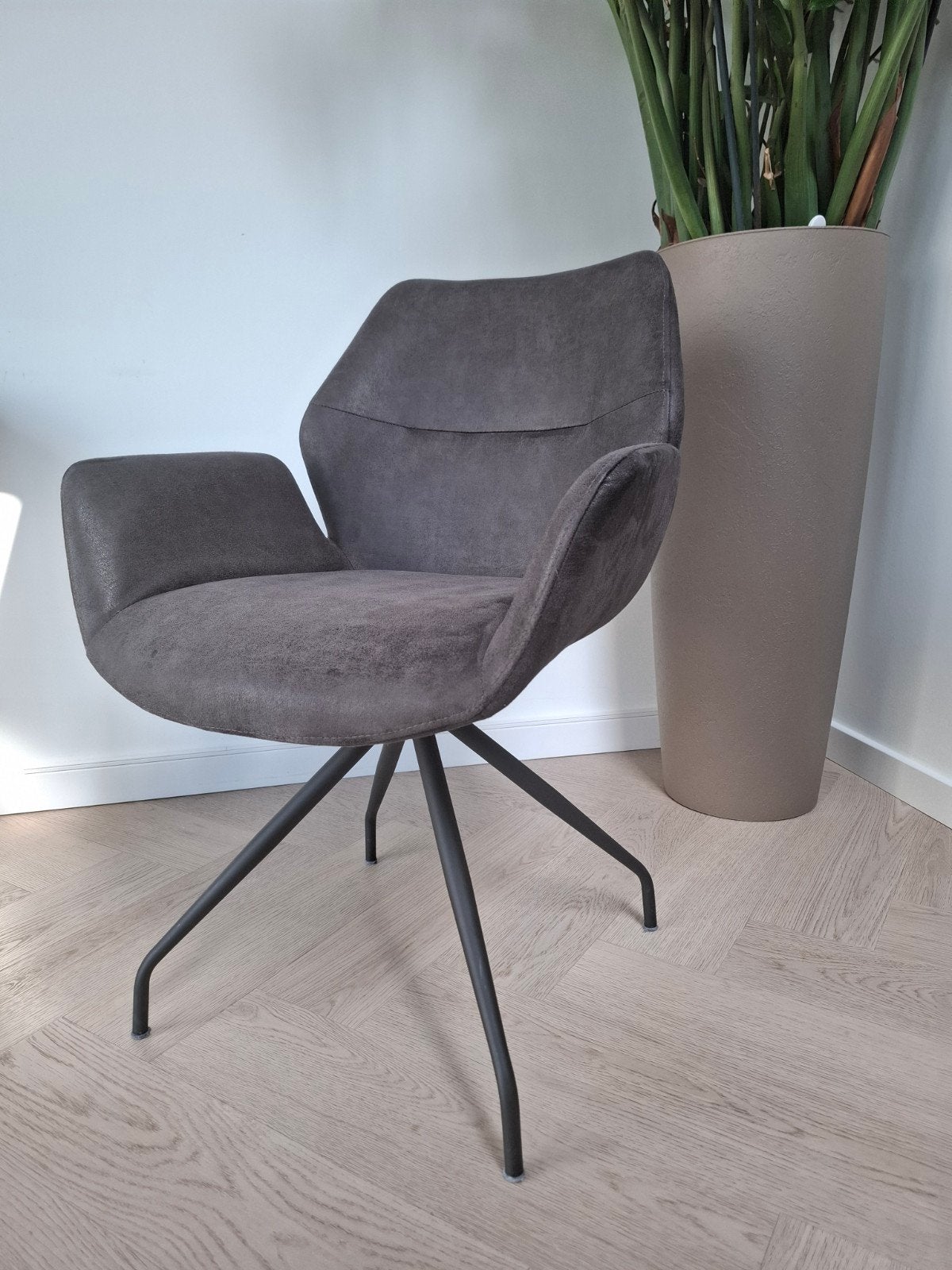 2x Eetkamerstoel Valley Grijs microleder 180 draaibaar, Huis en Inrichting, Stoelen, Twee, Zo goed als nieuw, Stof, Grijs