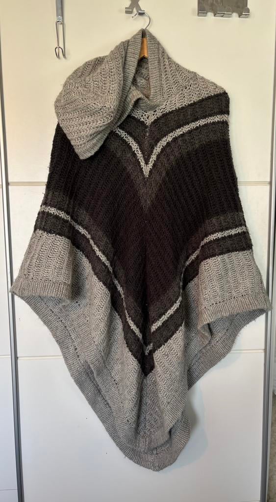 Leuke poncho, Ophalen of Verzenden, Gedragen, Sjaal