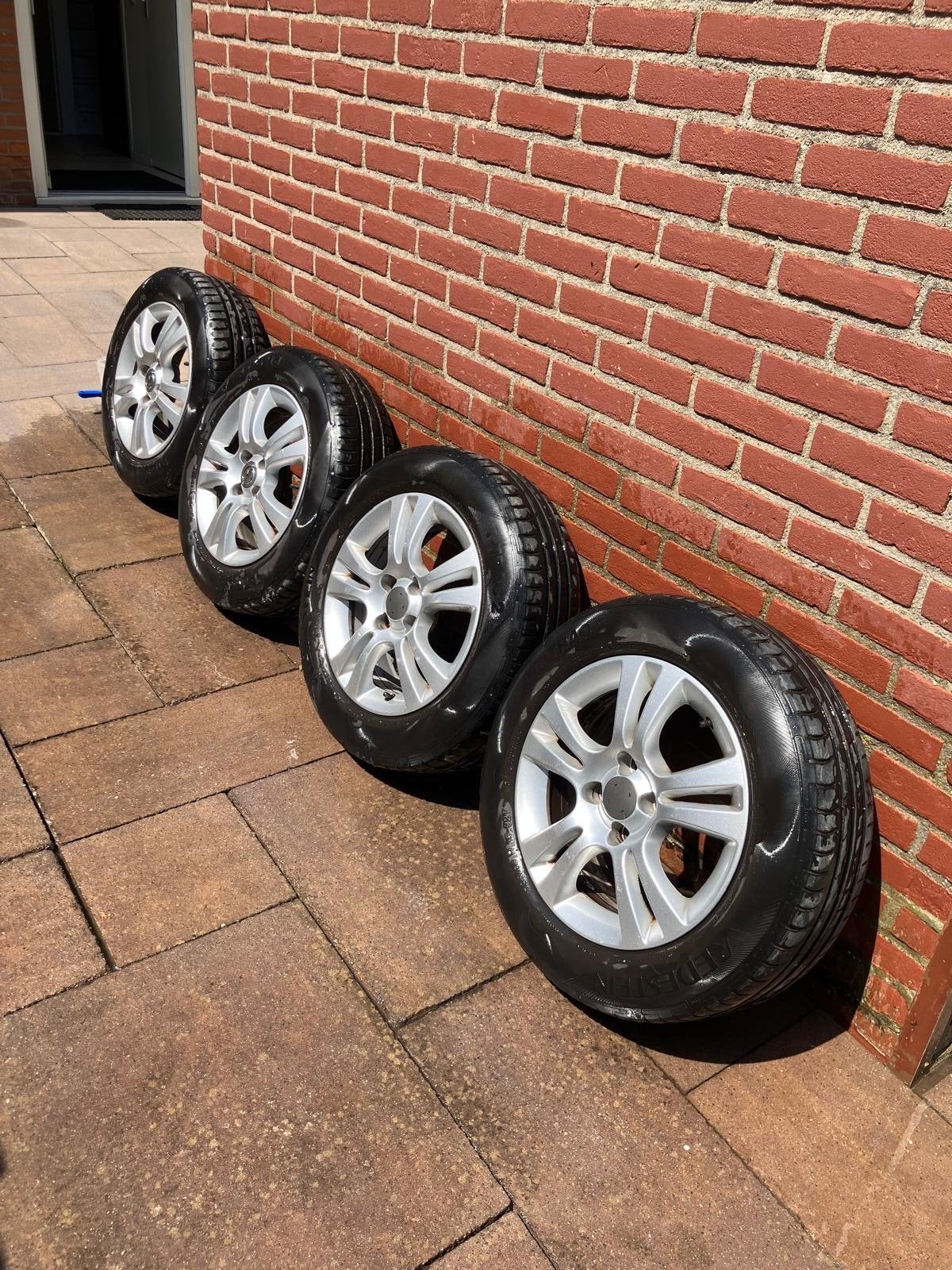 Opel Corsa zomerbanden met originele velgen!, Ophalen, Gebruikt, Banden en Velgen, Personenwagen