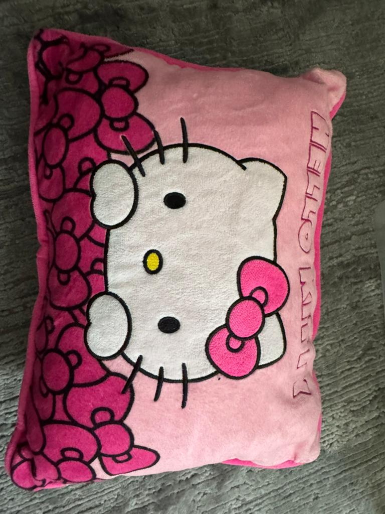 Hello Kitty Kussen - Roze en Zacht 25X30 CM, Ophalen of Verzenden, Gebruikt, Roze, Rechthoekig