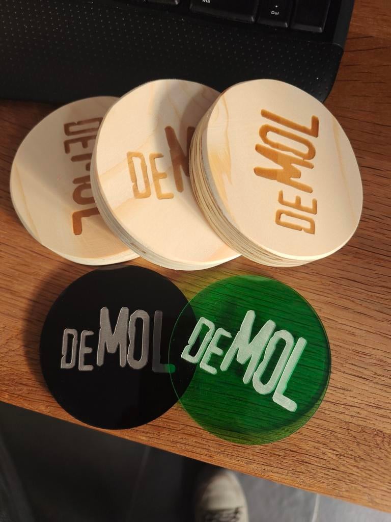 Wie is de Mol? Jokers en vrijstellingen - Houten & Acryl, Ophalen of Verzenden, Zo goed als nieuw