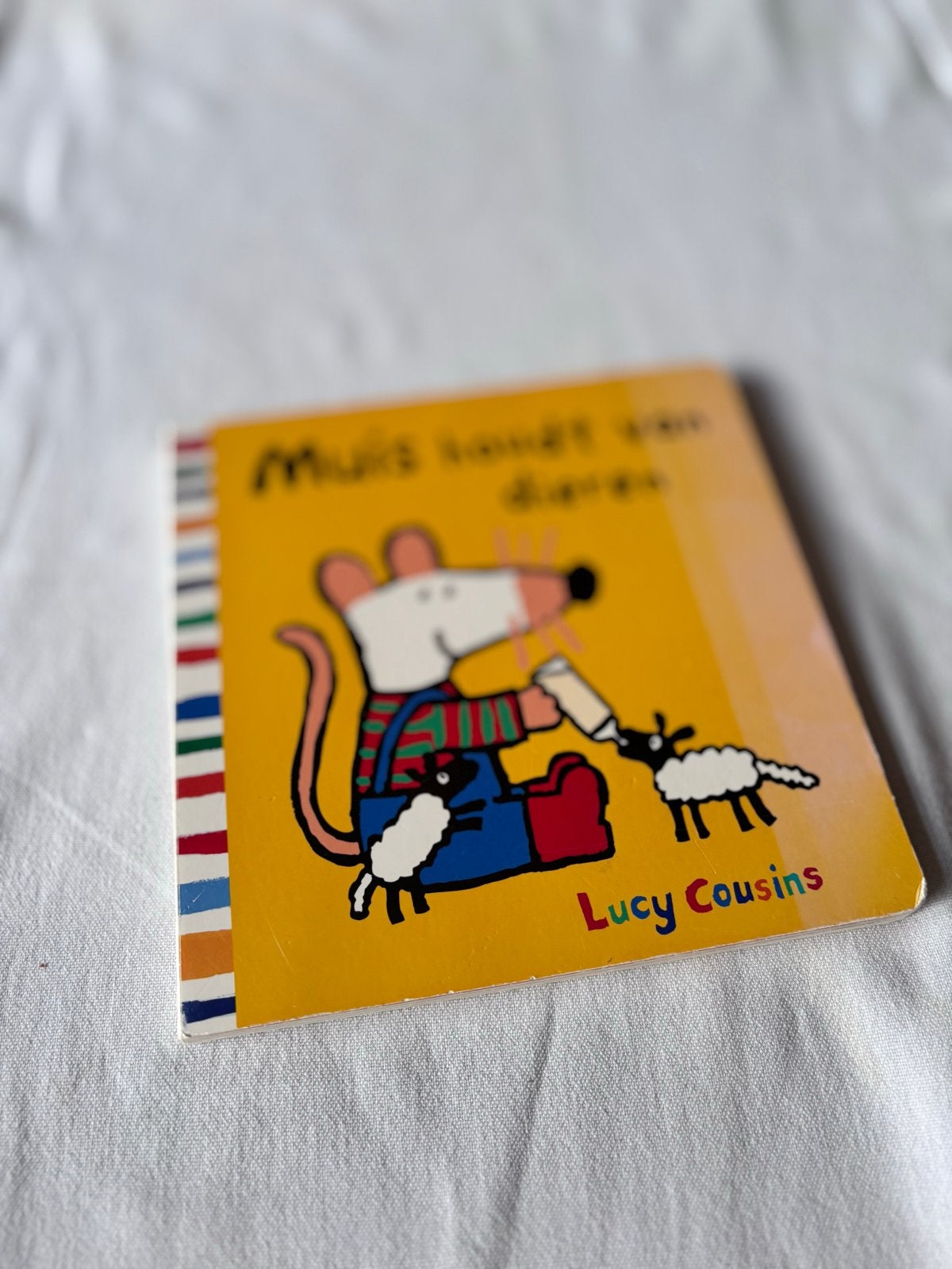 Muis voedt de dieren - Lucy Cousins, Boeken, Ophalen of Verzenden, Zo goed als nieuw, 0 tot 6 maanden
