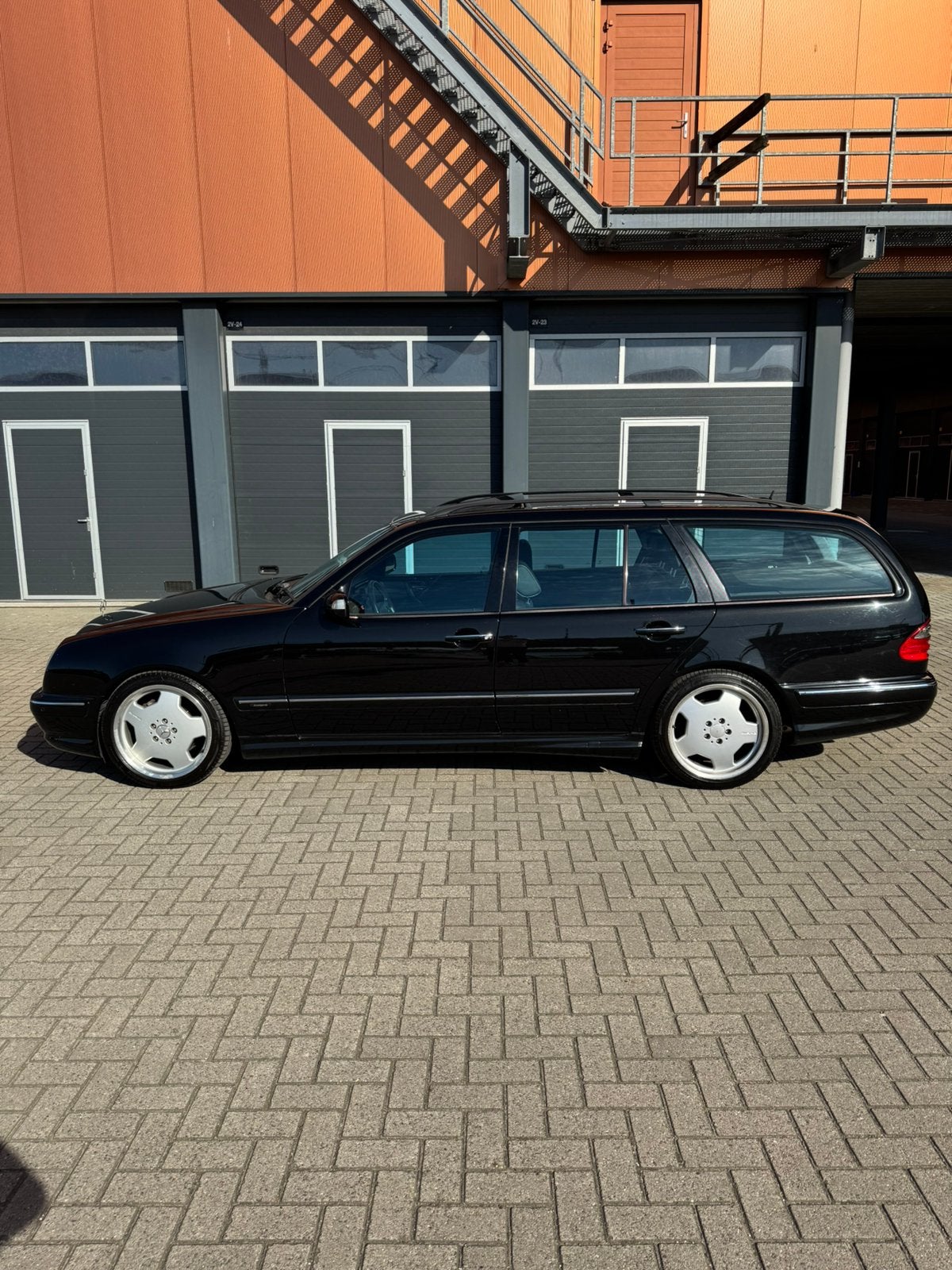 Mercedes-Benz E-Klasse 3.2 E320 Combi Classic AUT 2002 Zwart, Auto's, Automaat, Achterwielaandrijving, Zwart, 3199 cc