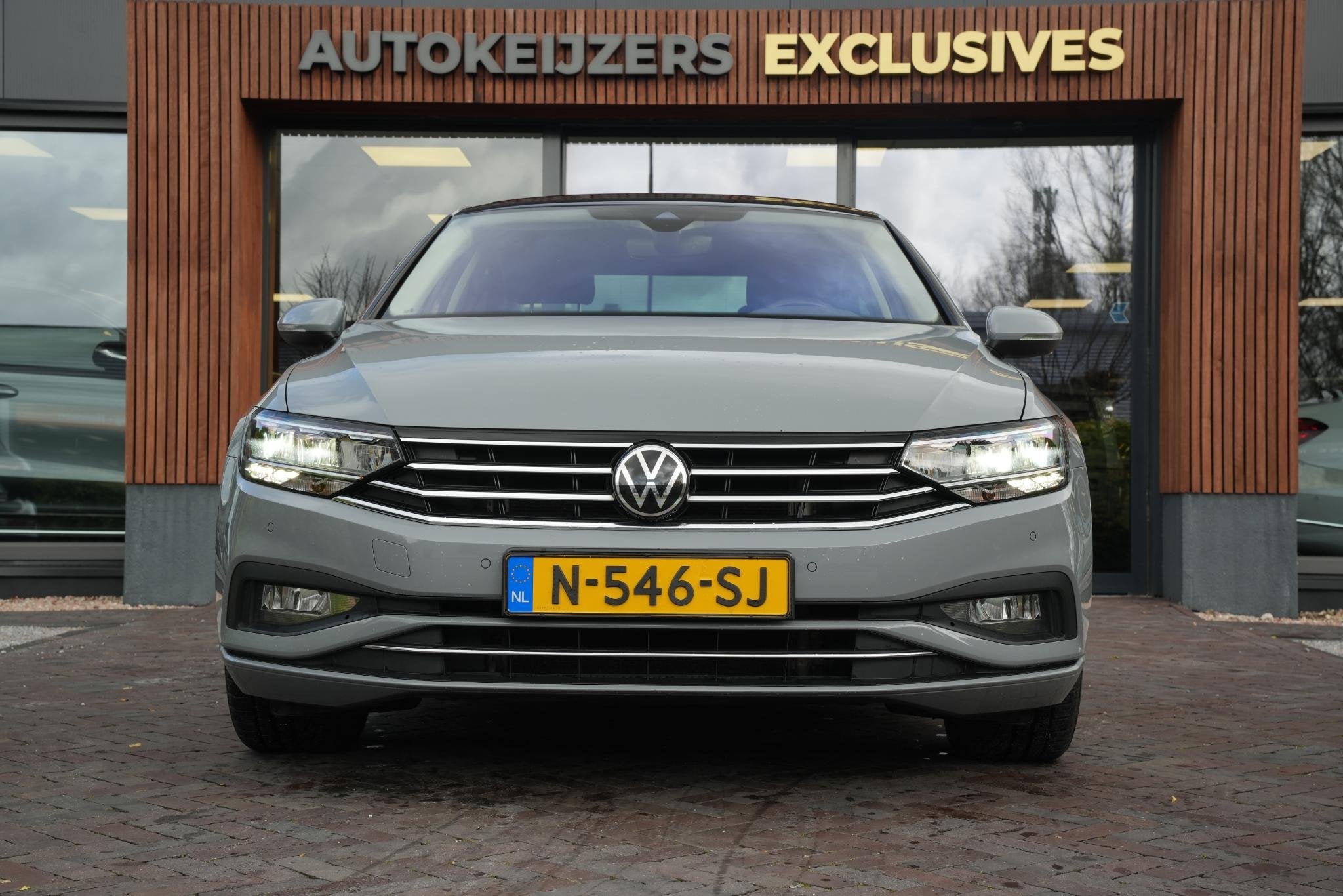 Volkswagen Passat 1.5 TSI Business Automaat Pano Dak trekhaa, Stof, 4 cilinders, 150 pk, Origineel Nederlands