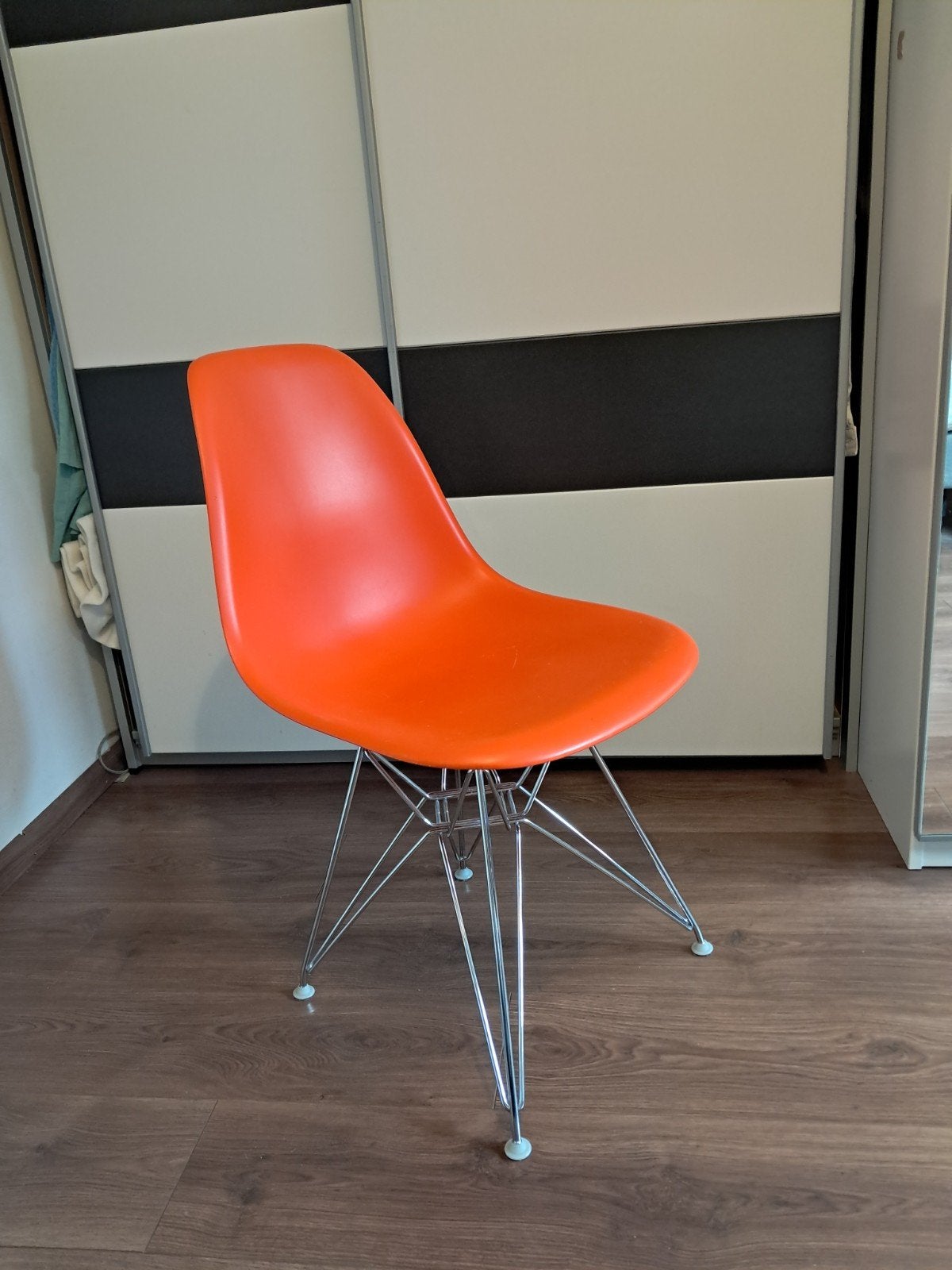 Vitra Eames DSR verchroomd oranje kunststof gebruikt, Kunststof, Gebruikt, Overige kleuren, Ophalen of Verzenden