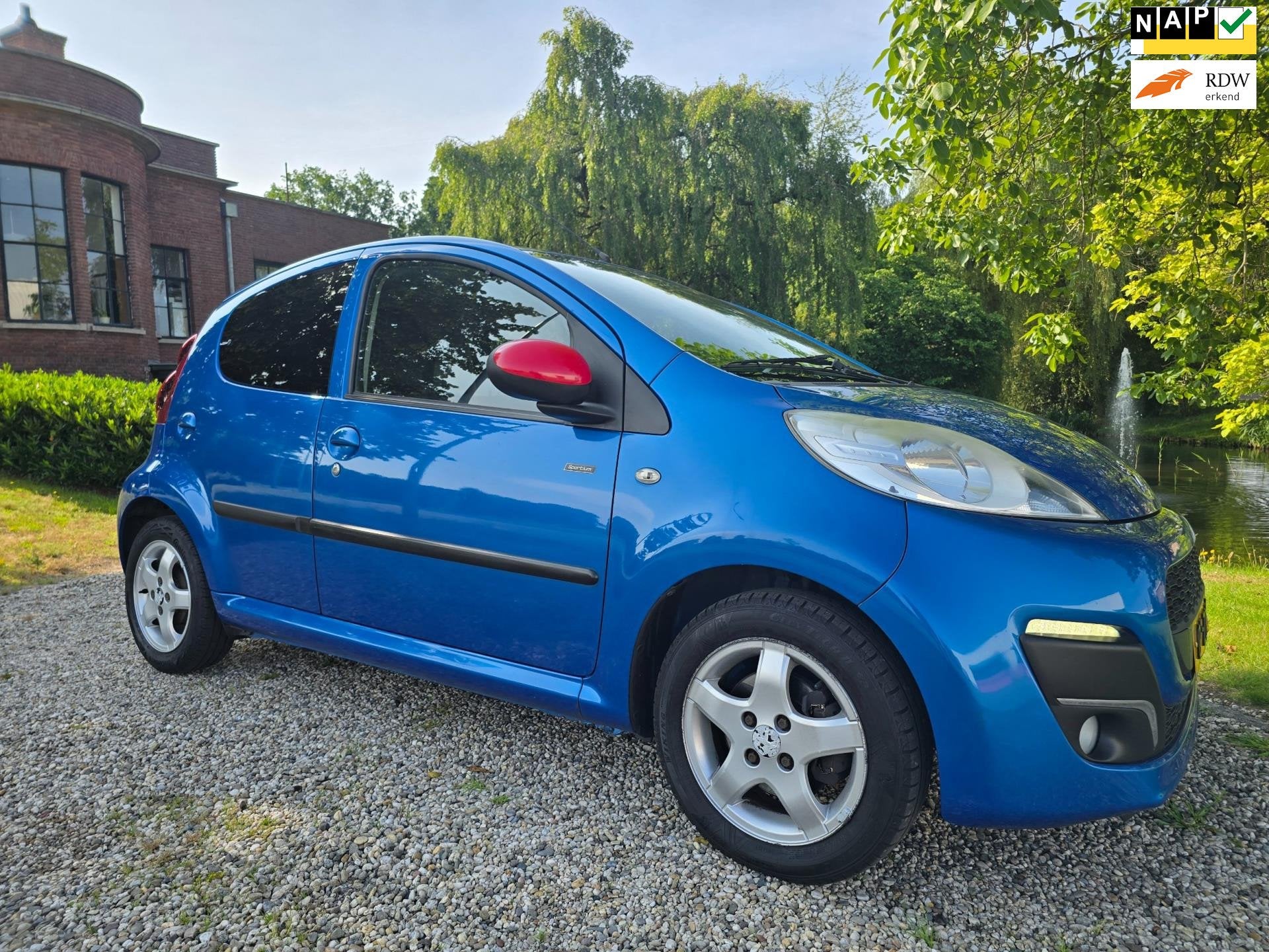 Peugeot 107 1.0 Sportium 5-deurs AIRCO *apk:10-2026*, Auto's, Peugeot, Voorwielaandrijving, Euro 5, Gebruikt, Origineel Nederlands