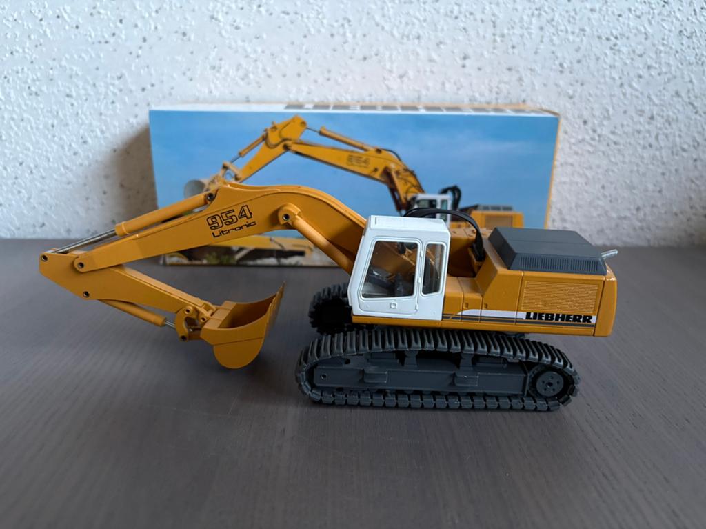 Conrad 1/50 2834/02 Liebherr R 954 B Litronic Grondverzet, Hobby en Vrije tijd, Modelauto's | 1:50, Ophalen of Verzenden, Nieuw