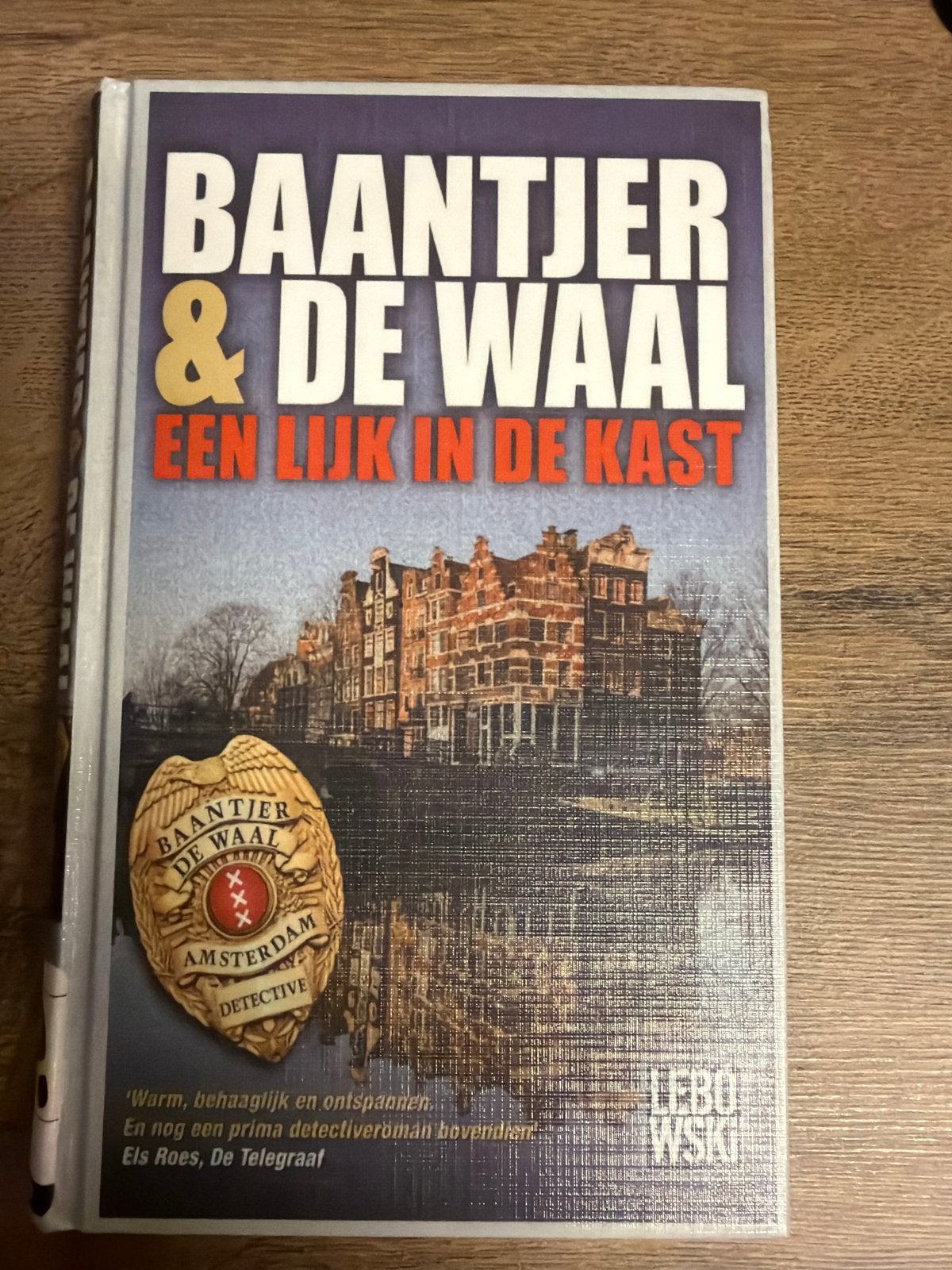 Baantjer & De Waal - Een Lijk in de Kast (Boek), Ophalen of Verzenden, Zo goed als nieuw