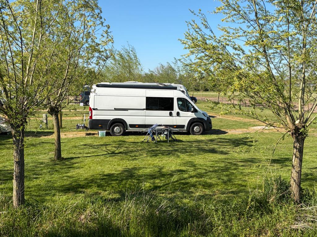 Unieke Off-Grid Peugeot Boxer 2018, met Murphy Bed, Caravans en Kamperen, Campers, Chemisch toilet, Buscamper of Camperbus, Tot en met 2