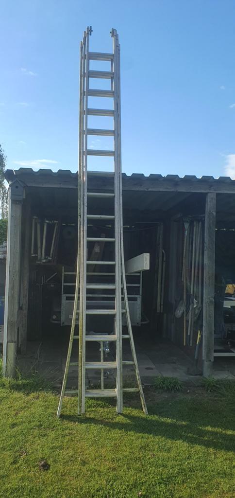 €175,- 3-delige ladder, 16 sporten per deel, Ophalen, Gebruikt, Ladder, Opvouwbaar of Inschuifbaar