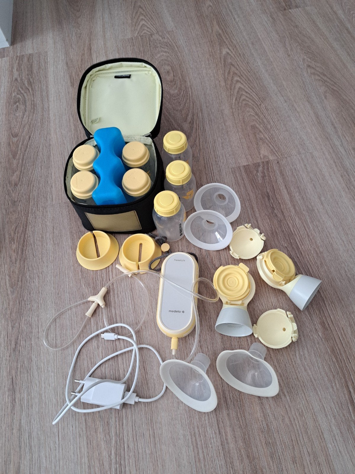 Medela Freestyle Flex dubbele borstkolf met accessoires, Ophalen, Gebruikt