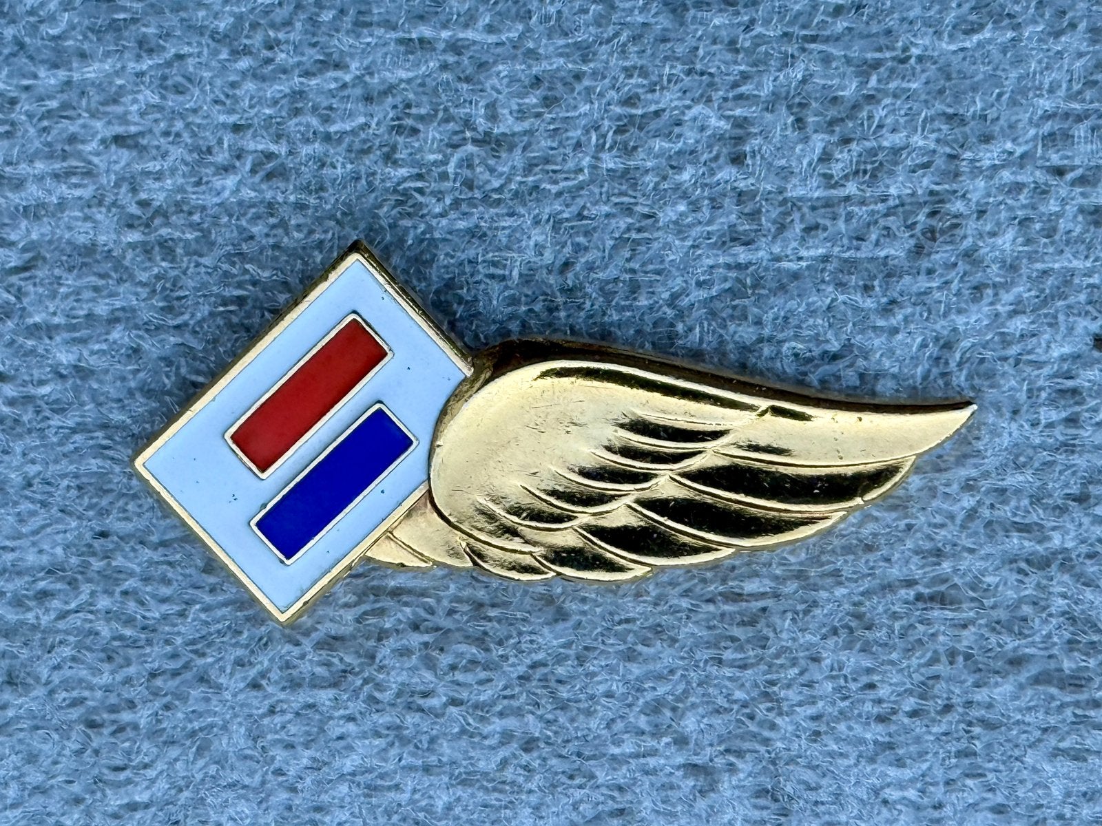Air Holland Stewardess wing badge, Ophalen of Verzenden, Zo goed als nieuw, Patch, Badge of Embleem
