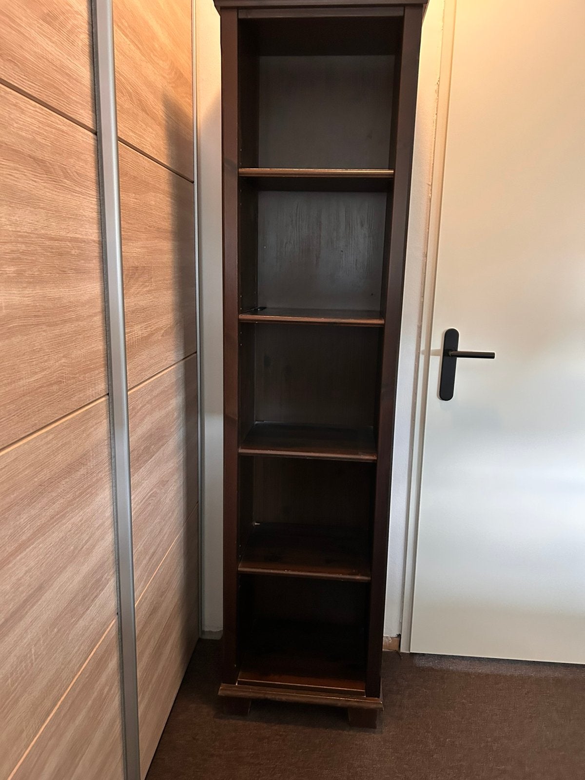 Gratis donkerbruine boekenkast, Huis en Inrichting, Kasten | Boekenkasten, Ophalen, Gebruikt, 50 tot 100 cm, 150 tot 200 cm