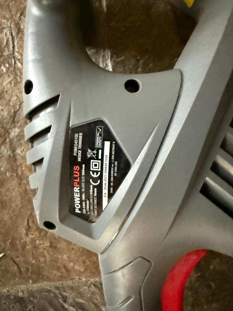 Heggenschaar Powerplus POWEG40100 - Elektrisch, Ophalen of Verzenden, Zo goed als nieuw, Elektrisch