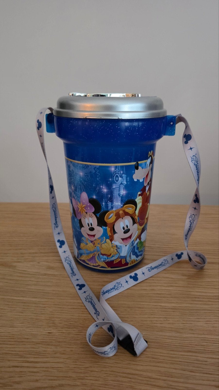Disneyland Parijs  25 jaar popcornbucket, Verzamelen, Ophalen of Verzenden, Mickey Mouse, Gebruikt, Servies