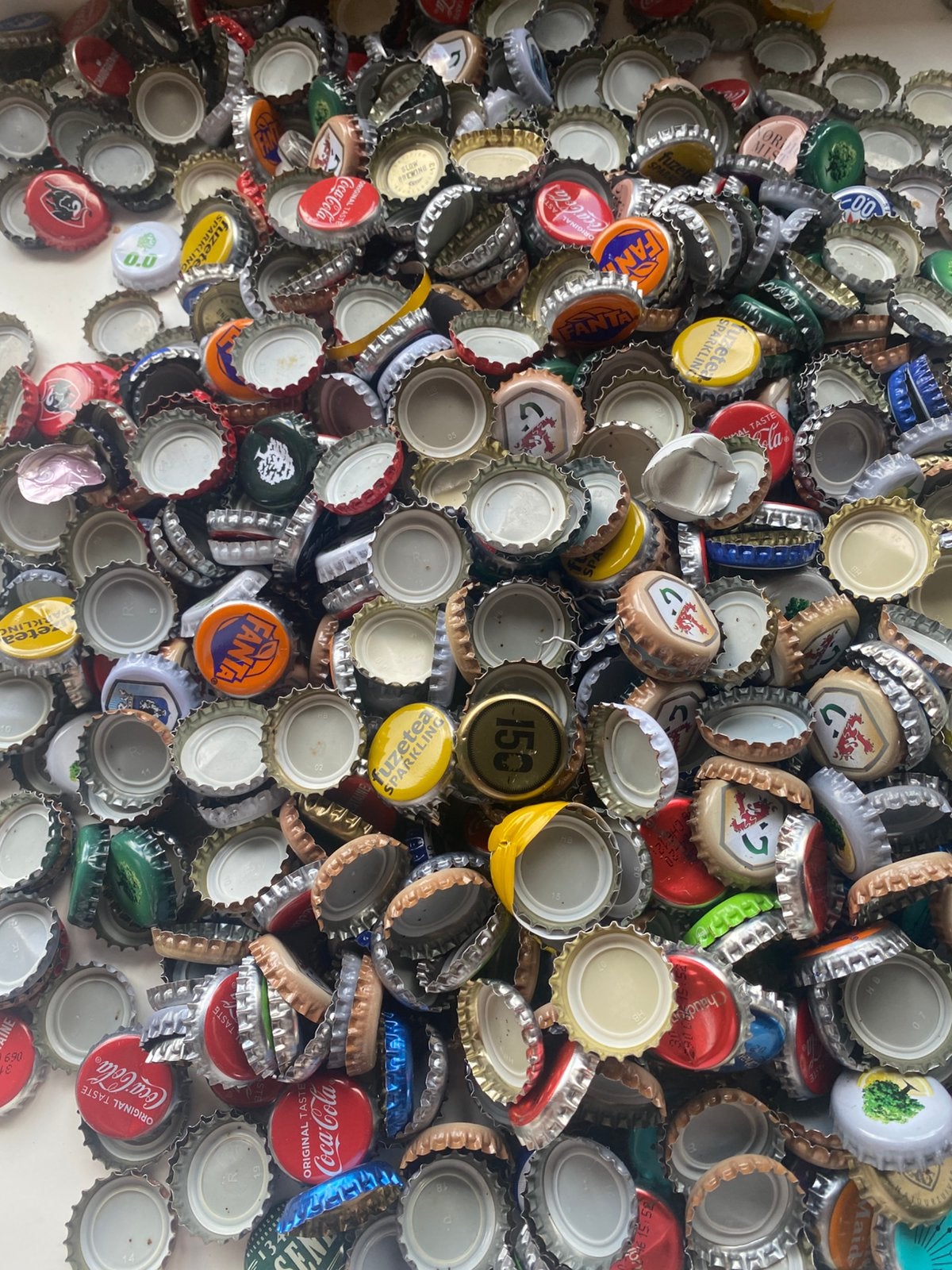 Bier- en frisdrankdopjes, ongeveer 1800 stuks, Ophalen of Verzenden, Gebruikt, Metaal