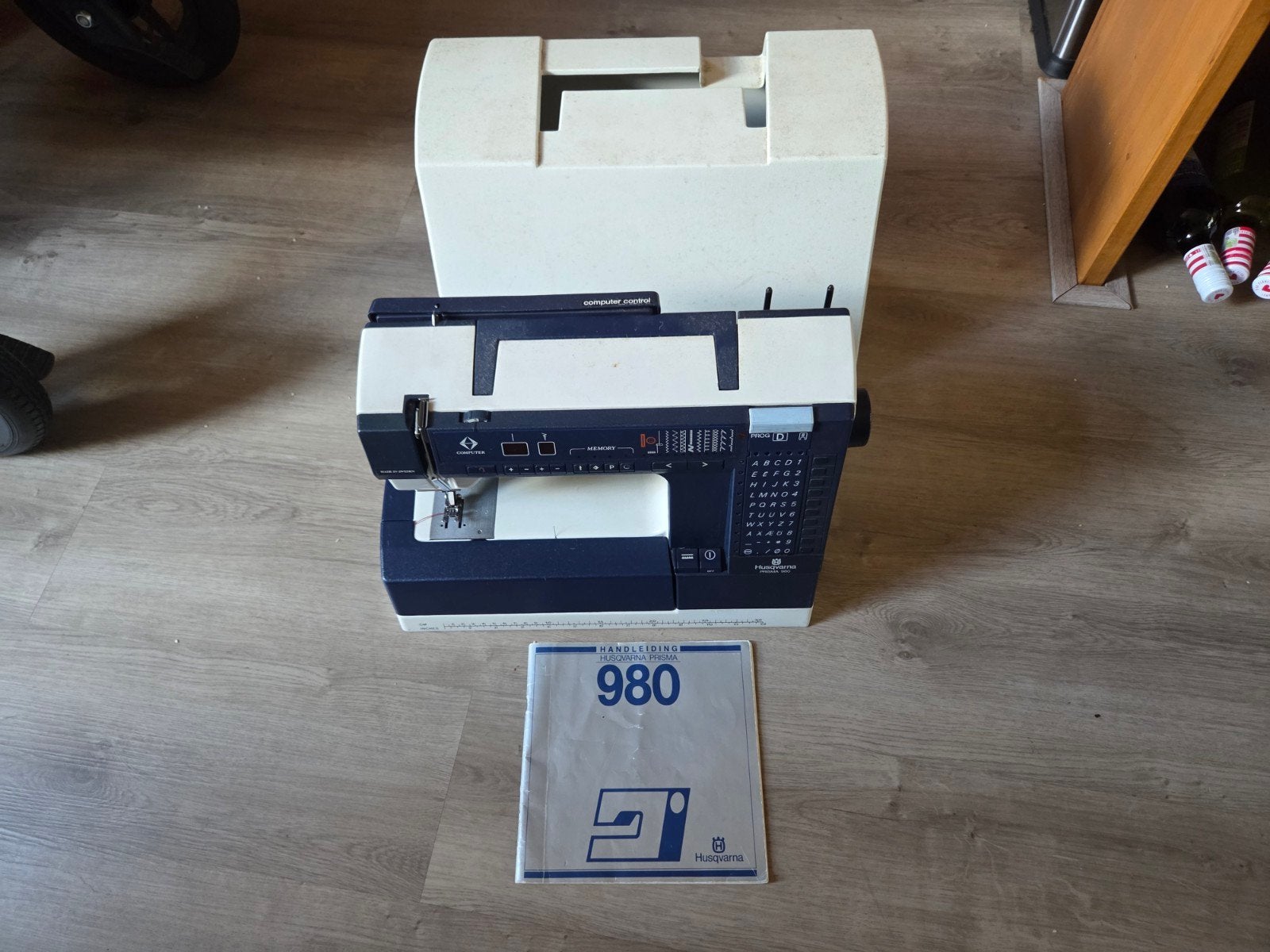 Husqvarna 980 Naaimachine met handleiding, Ophalen