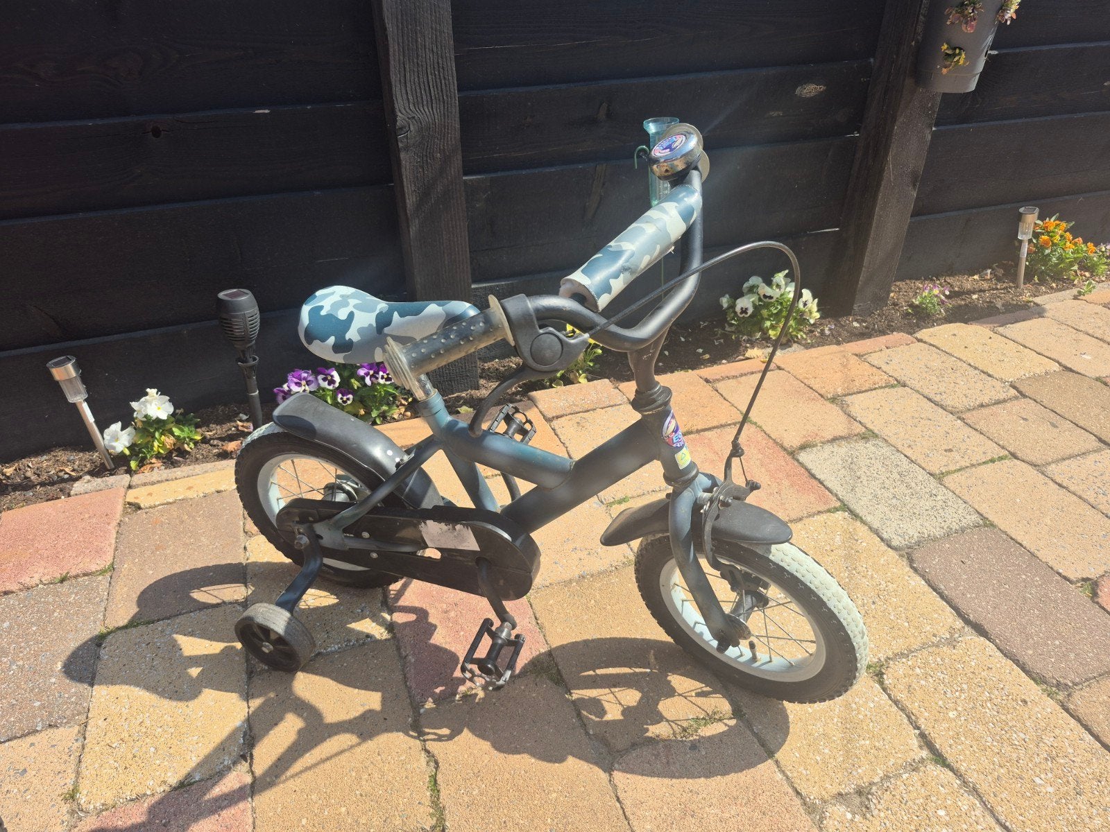 2x 12 inch kinderfietsen: Cars en Leger (goede staat), Fietsen en Brommers, Fietsen | Kinderfietsjes, Ophalen of Verzenden, Gebruikt