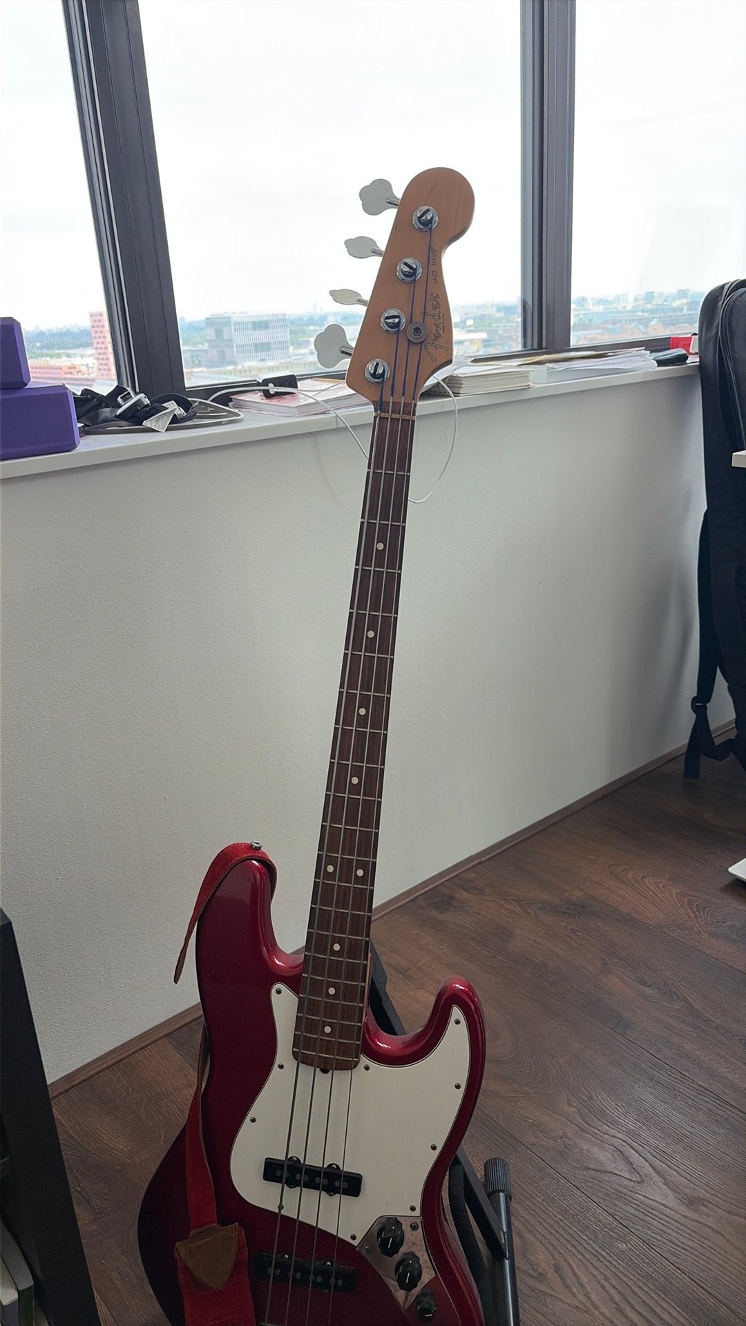 96 Fender Jazz Bass, candy red, 50 year edition (USA), Muziek en Instrumenten, Snaarinstrumenten | Gitaren | Bas, Ophalen, Zo goed als nieuw