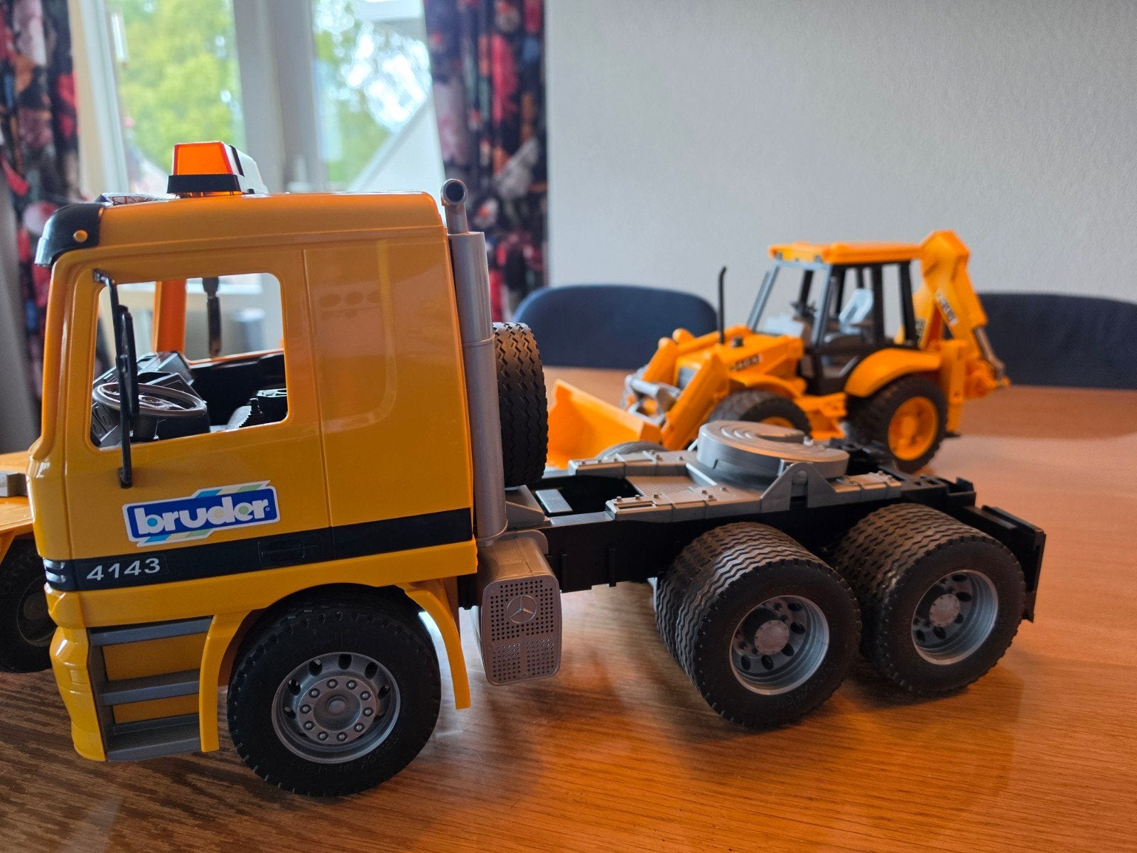 Bruder MAN TGA dieplader met JCB Midi baggerlader 1:16, Ophalen of Verzenden, Gebruikt, Auto