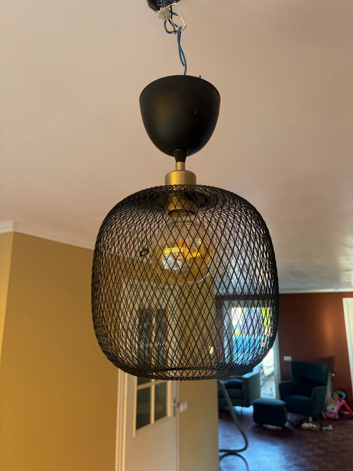 Moderne hanglamp met metalen gaas kap zwart met goud, Huis en Inrichting, Ophalen, Gebruikt, Metaal, E27 (groot)