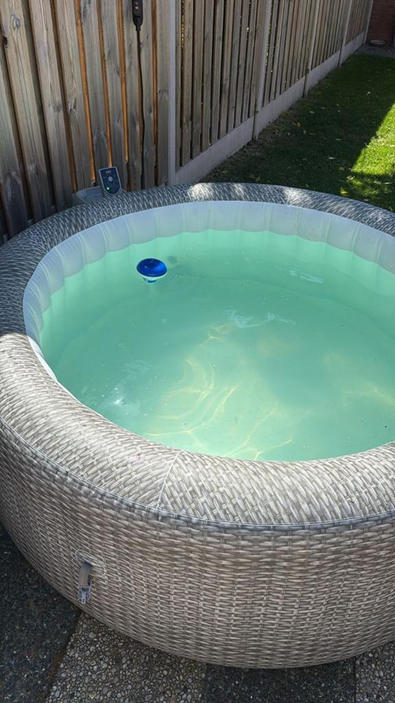 Hottub jacuzzi bubbelbad, Ophalen of Verzenden, Zo goed als nieuw, Filter, Opblaasbaar