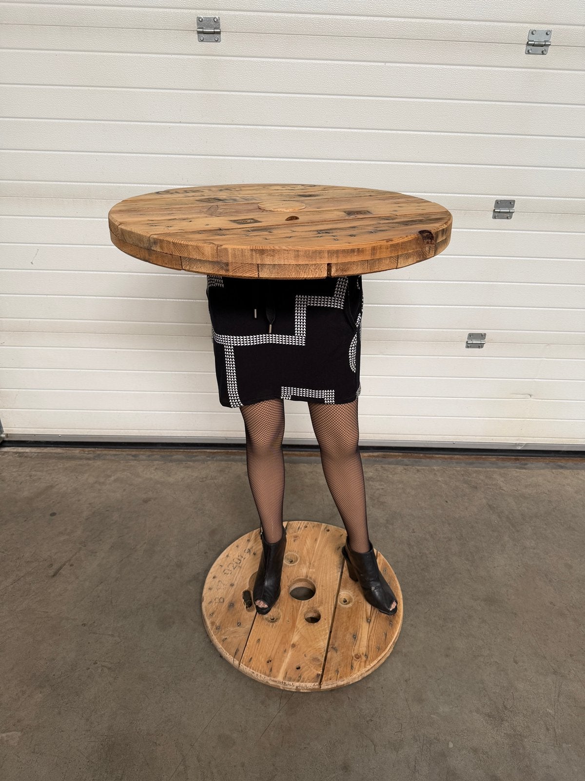Statafel pin-up bartafel mancave retro uniek paspop, Huis en Inrichting, Ophalen, Zo goed als nieuw