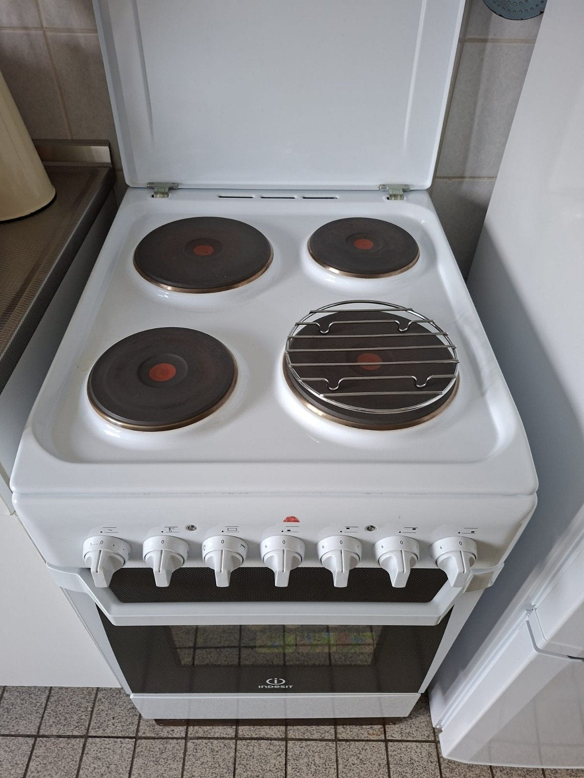 elektrisch fornuis, Witgoed en Apparatuur, Fornuizen, Ophalen, 4 kookzones, Zo goed als nieuw, Vrijstaand