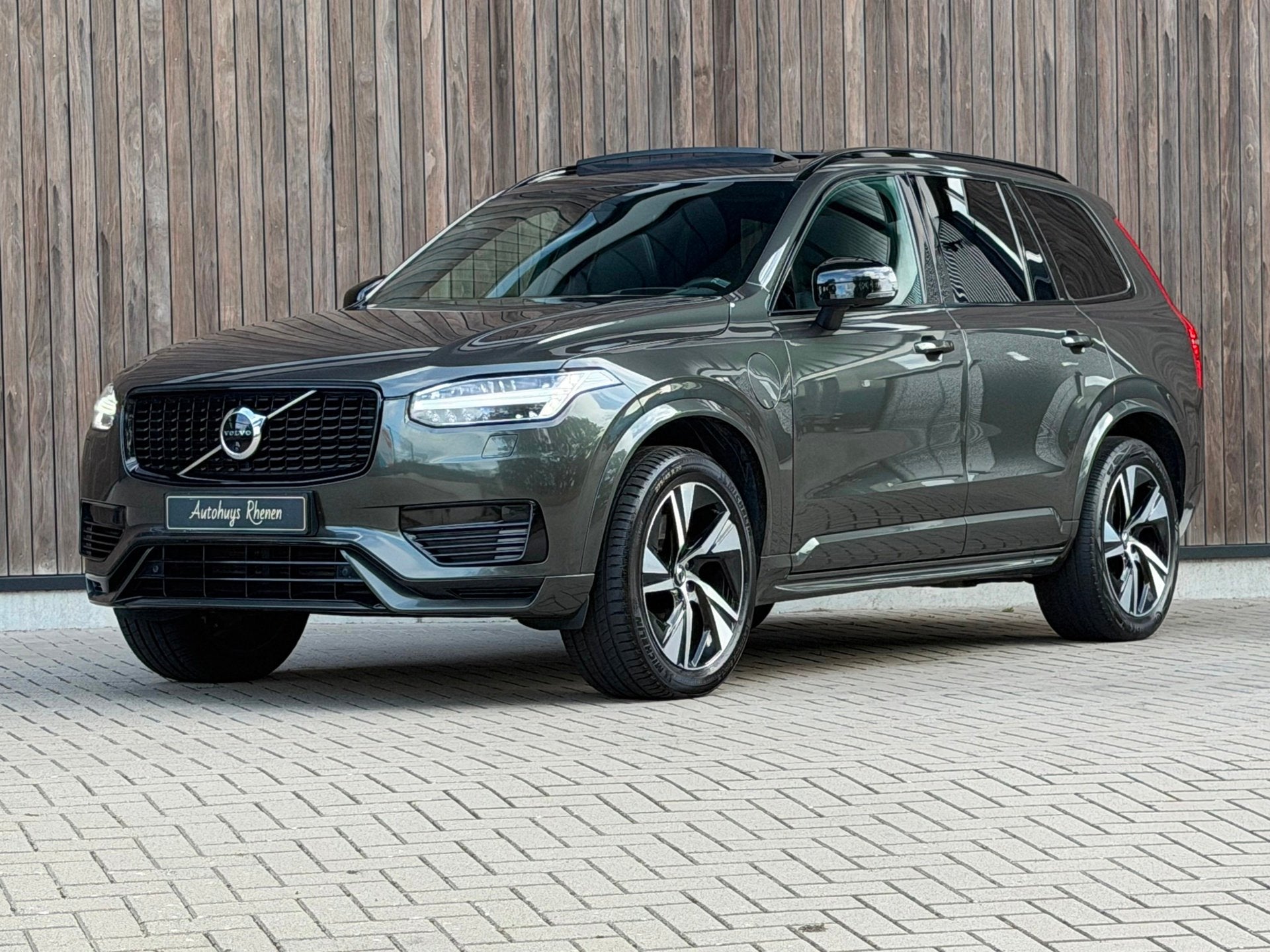 Volvo XC90 2.0 T8 Recharge AWD Plus Dark / Luchtvering /, Dealer onderhouden, Gebruikt, 4 cilinders, 1969 cc