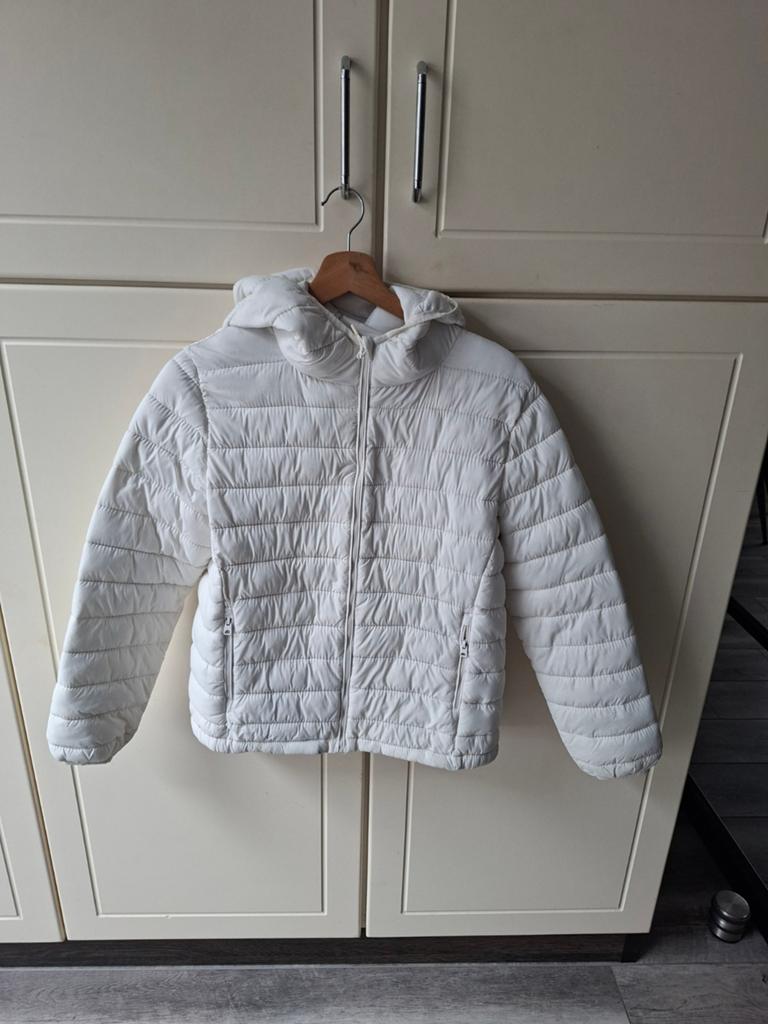 Witte gewatteerde jas met capuchon, Maat 38/40 (M), Wit, Ophalen of Verzenden, Zo goed als nieuw