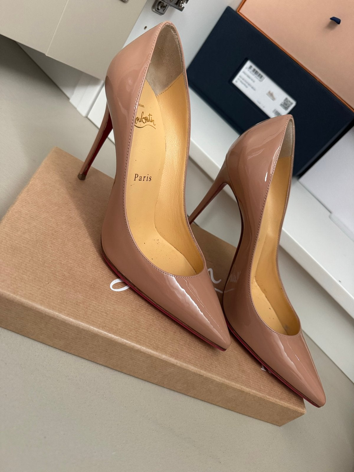 Christian Louboutin Kate 100 Patent Nude Pumps, Ophalen, Gedragen, Beige, Pumps