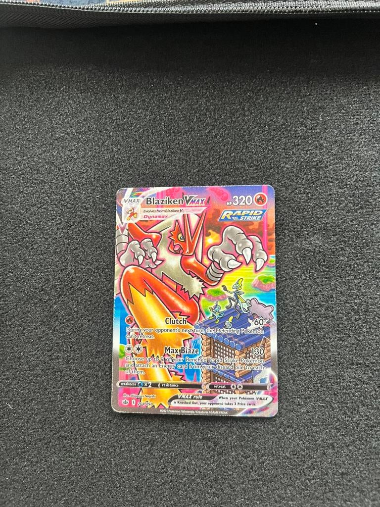 Blaziken VMAX (CRE 201) good, Ophalen of Verzenden, Zo goed als nieuw