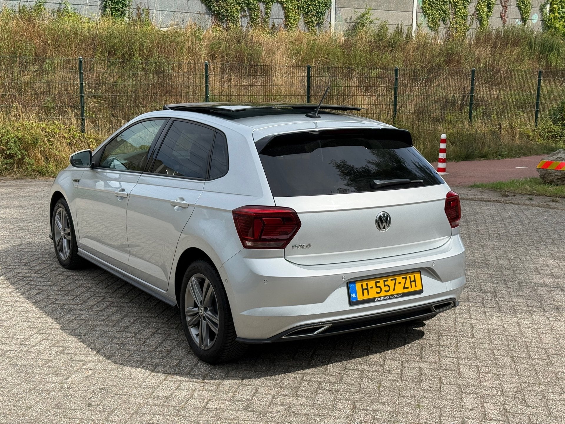 Volkswagen Polo 1.0 TSI Highline R-LINE I PANO I DSG I CLIMA, Auto's, Gebruikt, Euro 6, 95 pk, 49 €/maand