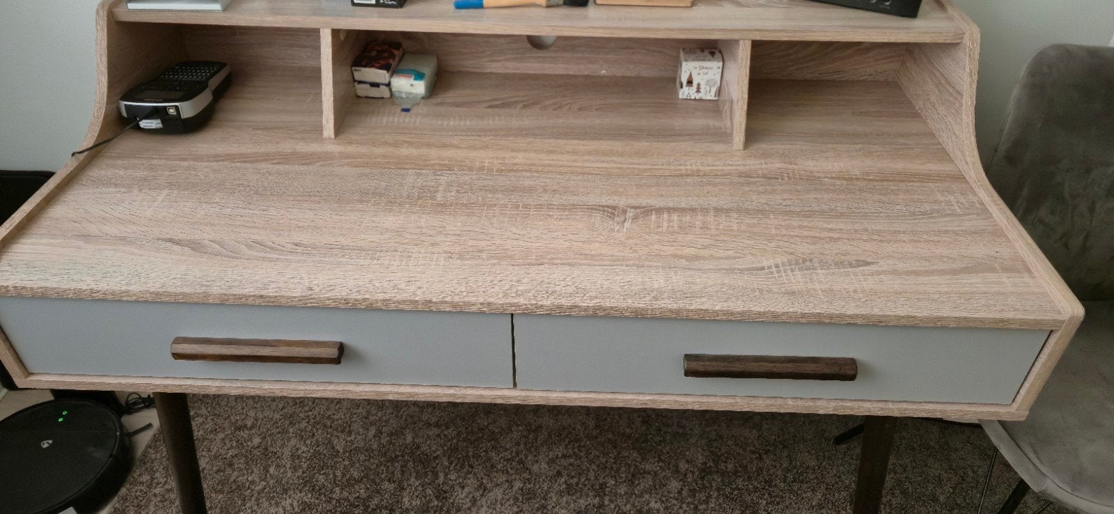Bureau met een grijze fluwelen stoel, Huis en Inrichting, Bureaus, Zo goed als nieuw, Ophalen