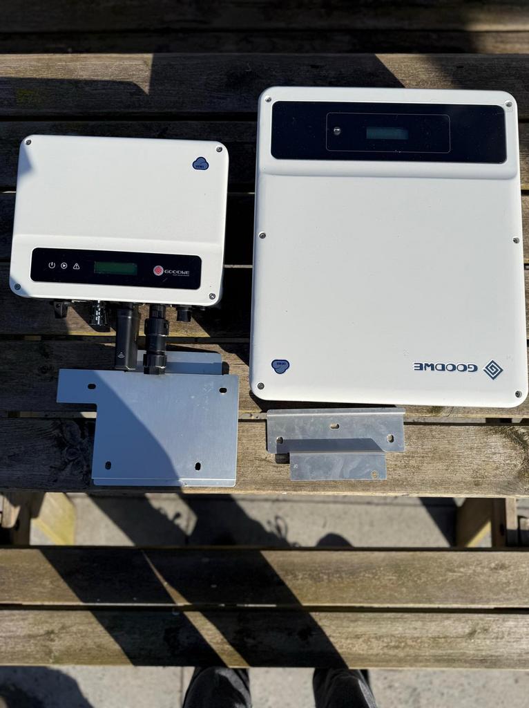 2x GoodWe Omvormers (3000W&1000W) - 3 jaar oud -In topstaat!, Ophalen of Verzenden, Zo goed als nieuw, Overige typen, 200 wattpiek of meer
