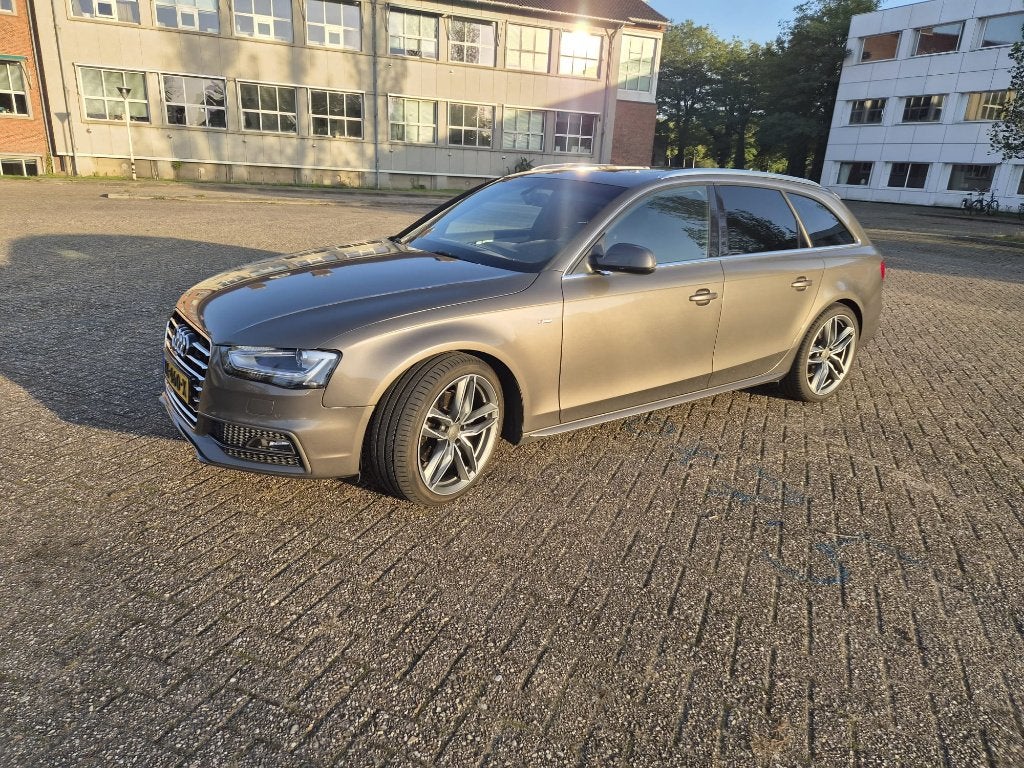 Audi A4 Avant 2.0 TDI Automaat | 3x S-line | Pano | 19 inch, Auto's, Zwart, 4 cilinders, Stationwagon, Diesel