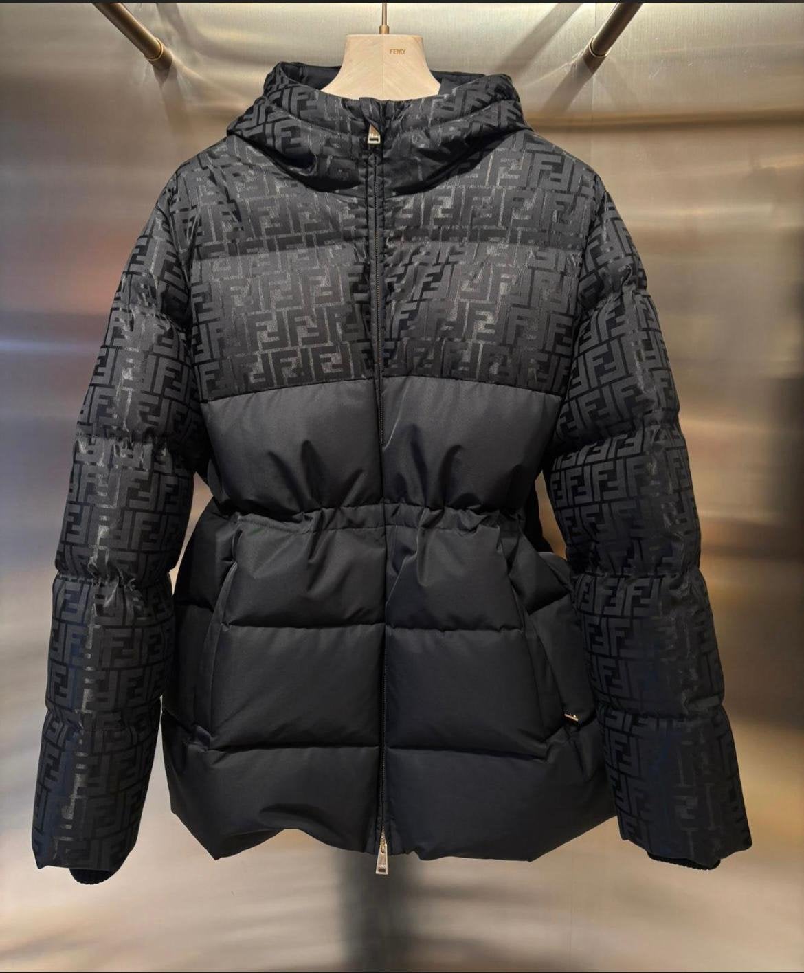 FENDI down jacket, Ophalen of Verzenden, Zo goed als nieuw, Maat 38/40 (M), Zwart