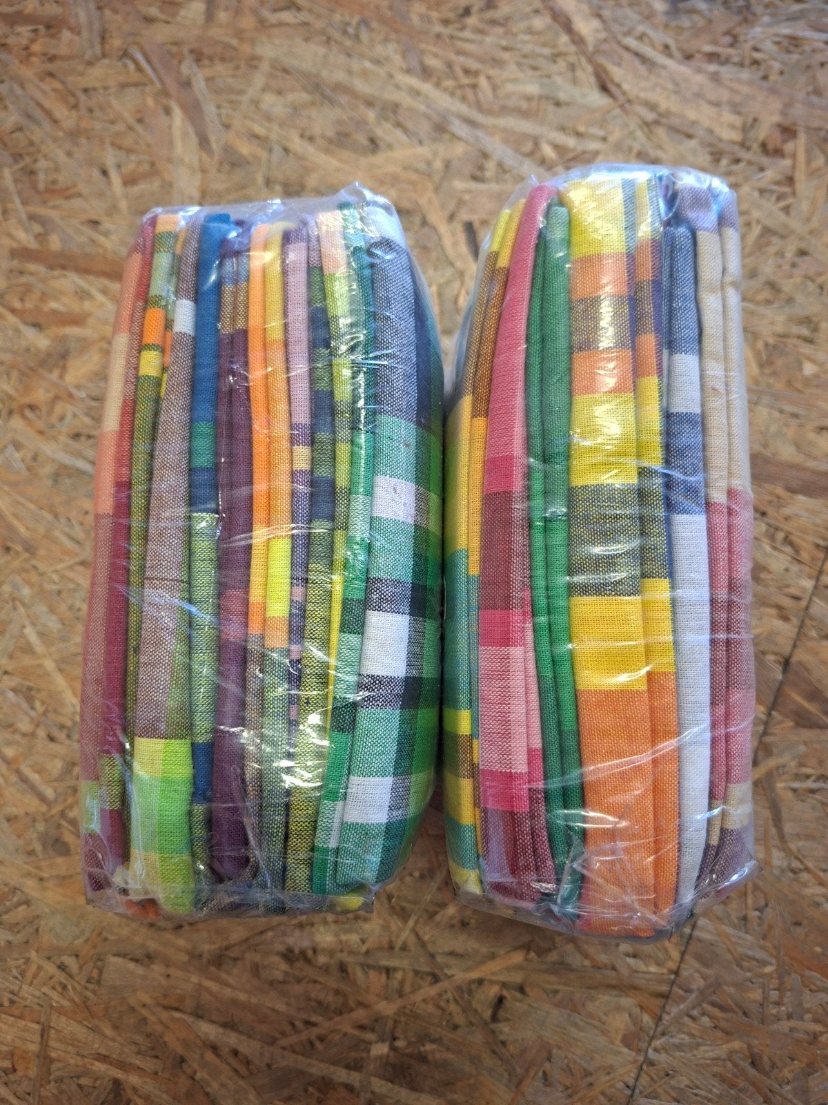 2 pakjes nieuwe vrolijke lapjes stof, Hobby en Vrije tijd, Stoffen en Lappen, Nieuw, Ophalen of Verzenden, 30 tot 120 cm, Katoen