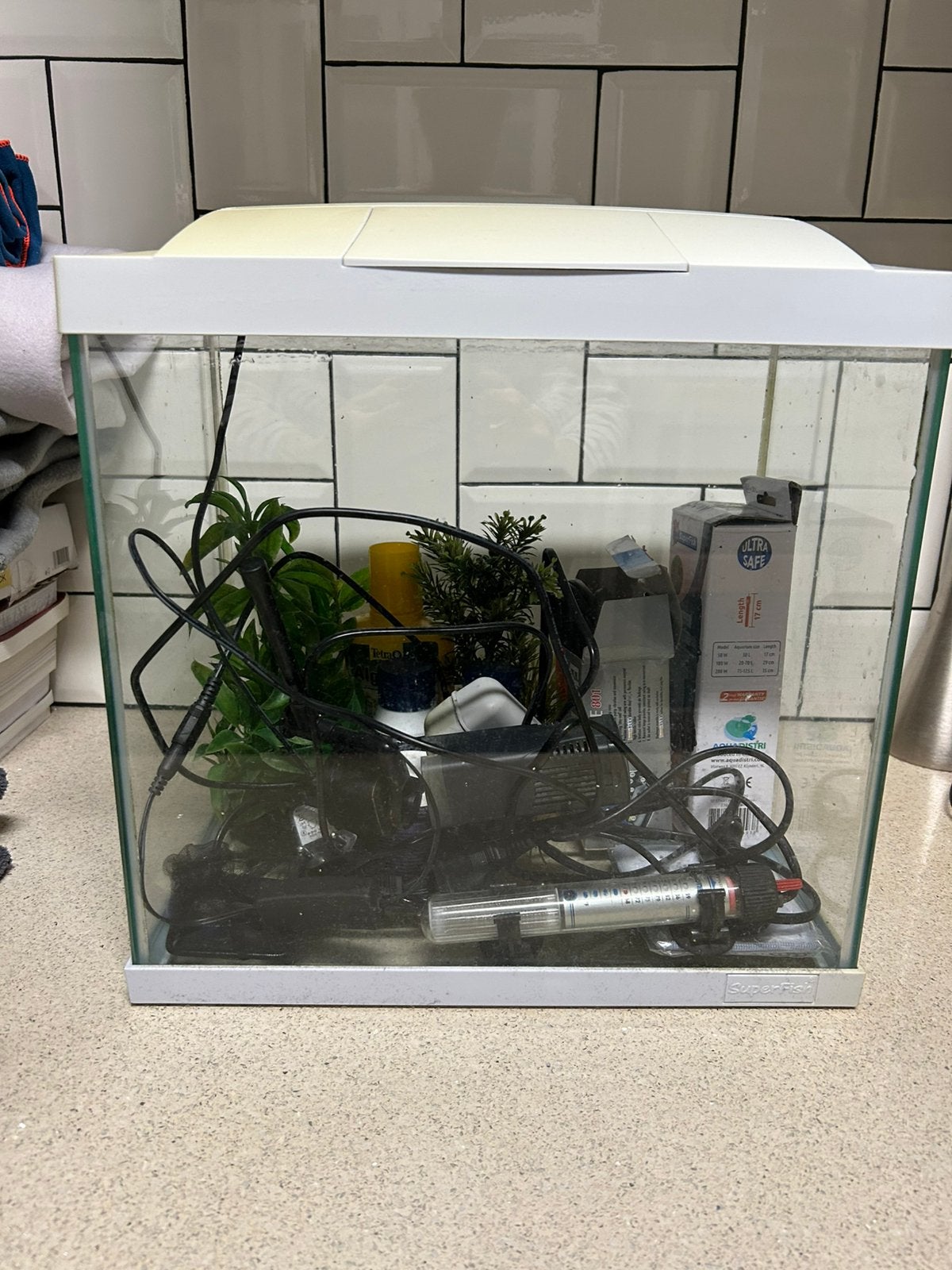 Superfish Aquarium 27 ltr incl alle toebehoren, Dieren en Toebehoren, Ophalen, Zo goed als nieuw, Leeg aquarium