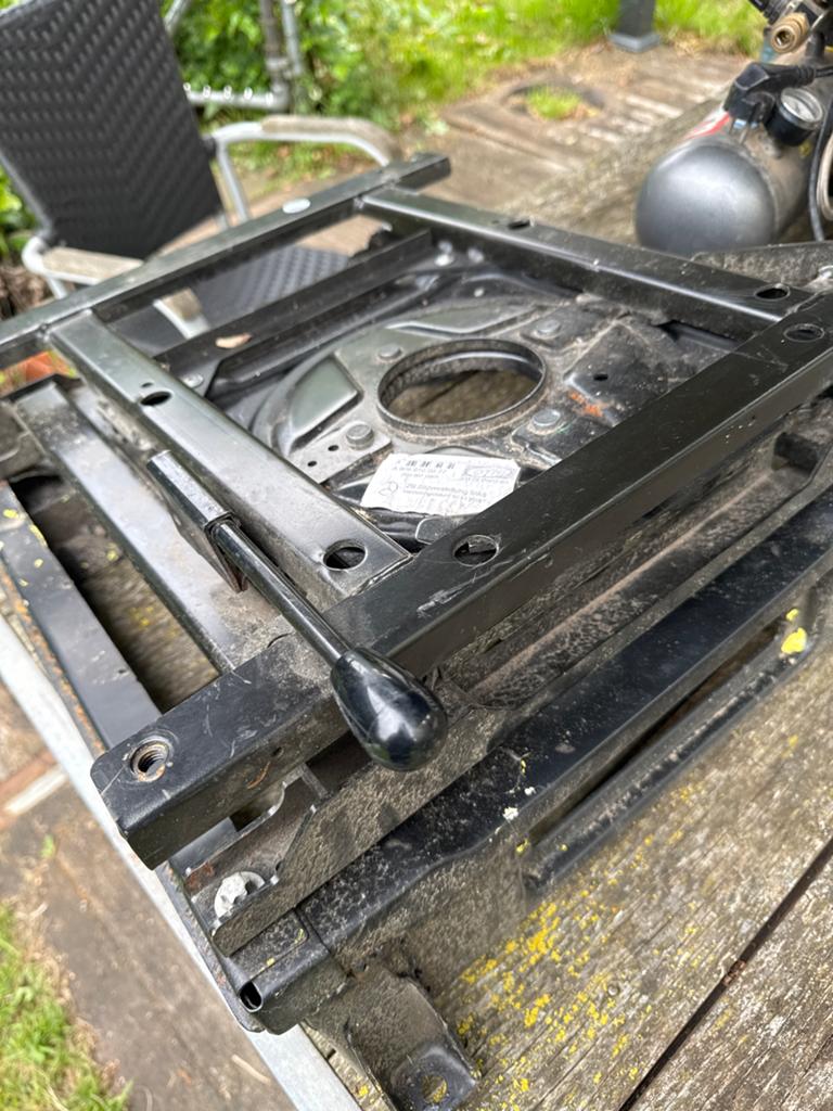 Mercedes-Benz Sprinter Stoelonderstel Links (A 906 910 00 77, Ophalen of Verzenden, Gebruikt, Mercedes-Benz