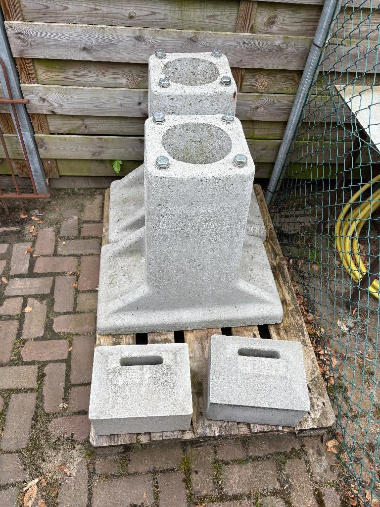 Heras betonpoeren t.b.v. een dubbele poort, Ophalen, Nieuw, Overige materialen, Overige typen