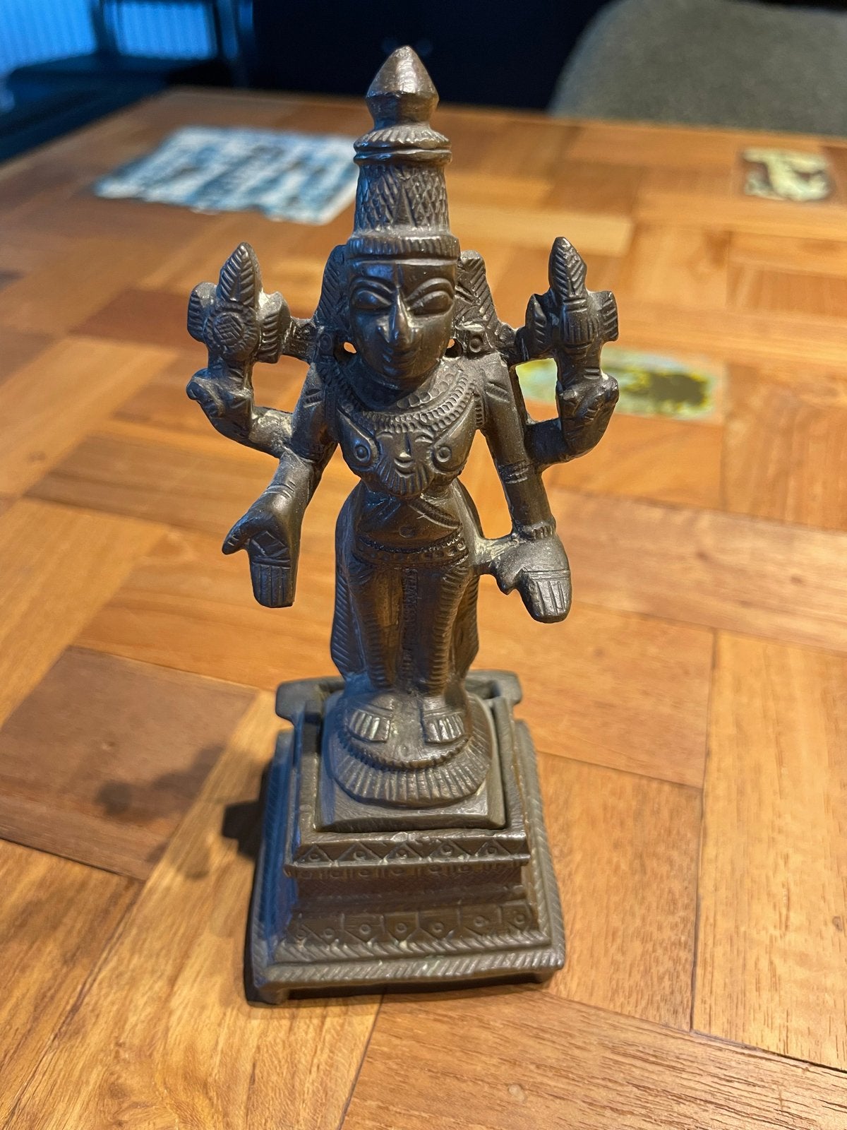 Vintage bronzen beeldje van Vishnu, Indiaas religieus, Antiek en Kunst, Minder dan 20 cm, Ophalen of Verzenden, Beeld, Bruin