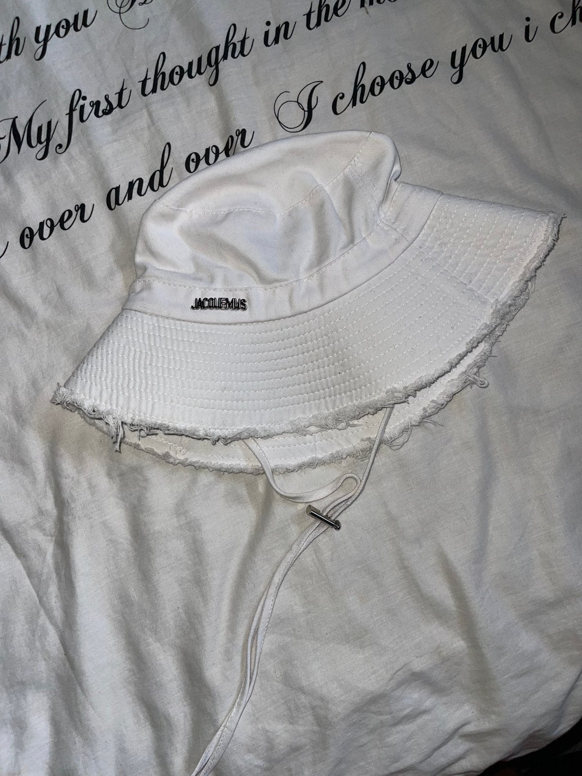 Jacquemus buckethat, Ophalen of Verzenden, Nieuw, One size fits all, Hoed