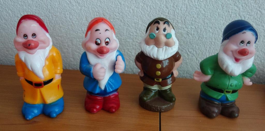 Piep dwergen van sneeuwwitje. 4 stuks., Verzamelen, Disney, Ophalen of Verzenden, Overige figuren, Gebruikt, Beeldje of Figuurtje