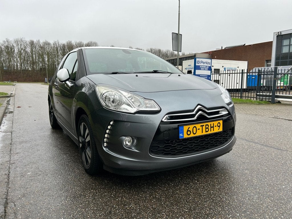 Citroen DS3 1.6 So Chic NAP / APK, Auto's, Citroën, Voorwielaandrijving, Euro 5, Stof, Zwart