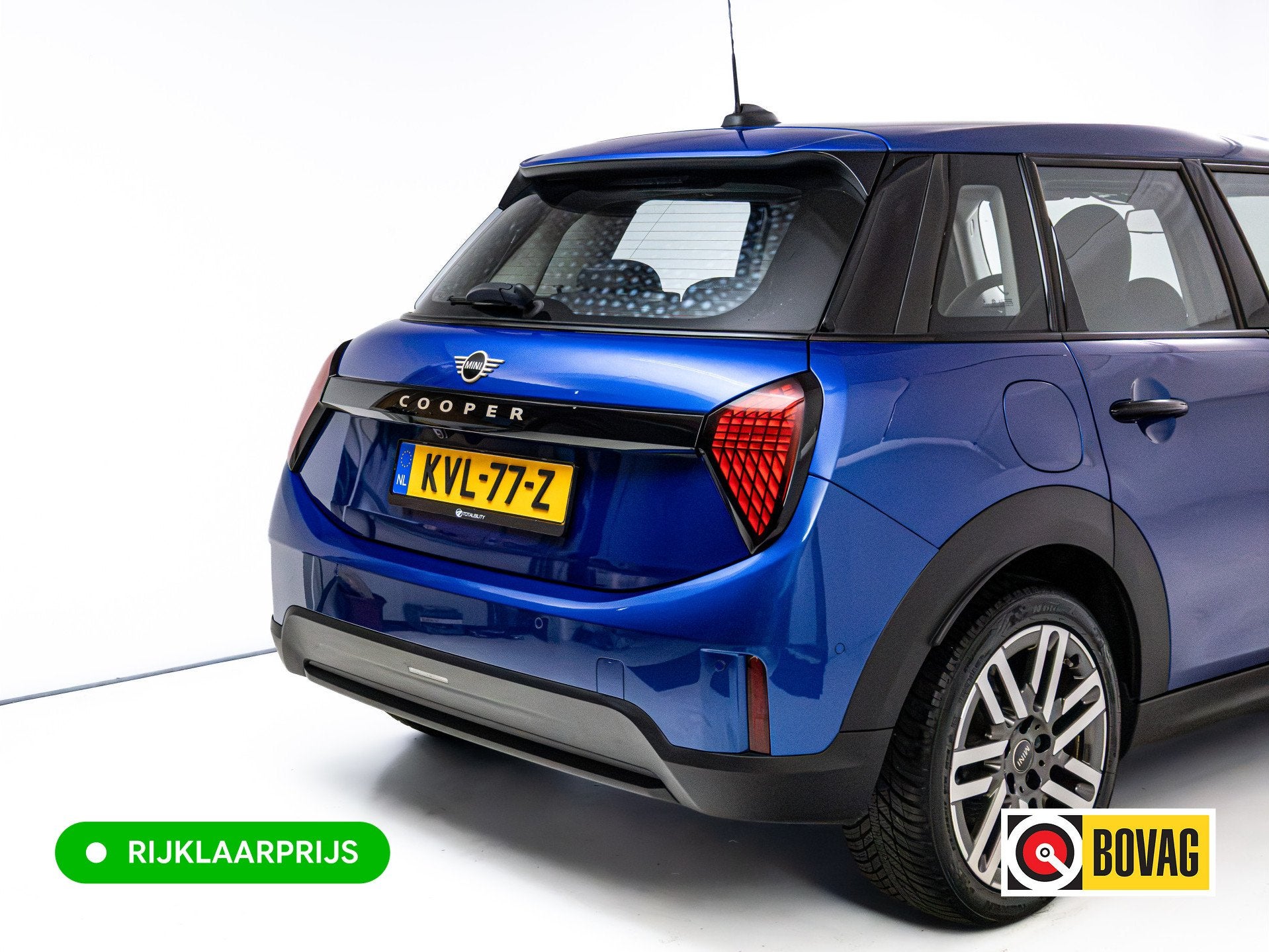 MINI 5-deurs 1.5 Cooper C Black 5 drs. | Stoel- & Stuurverw., Gebruikt, 156 pk, Blauw, Leder